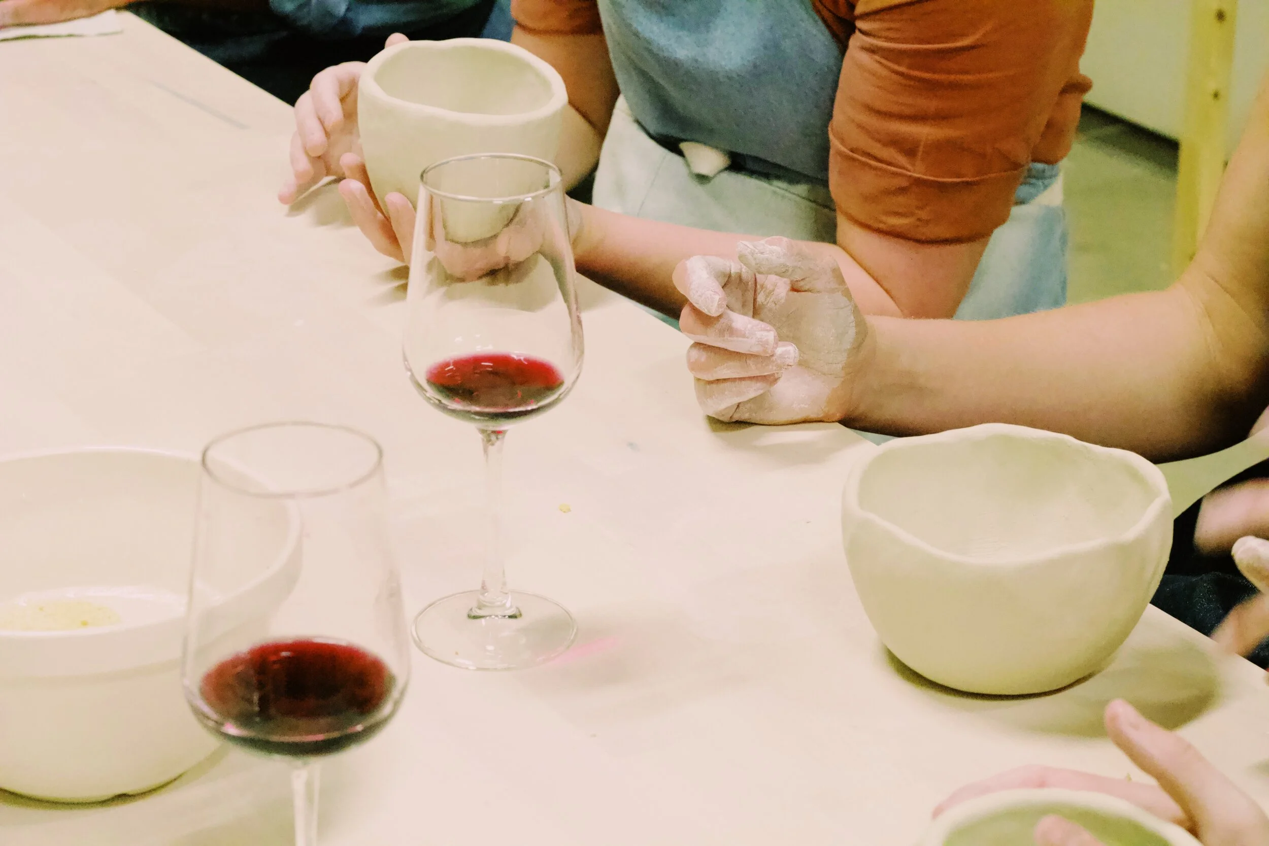 Вечер с вино и рисуване