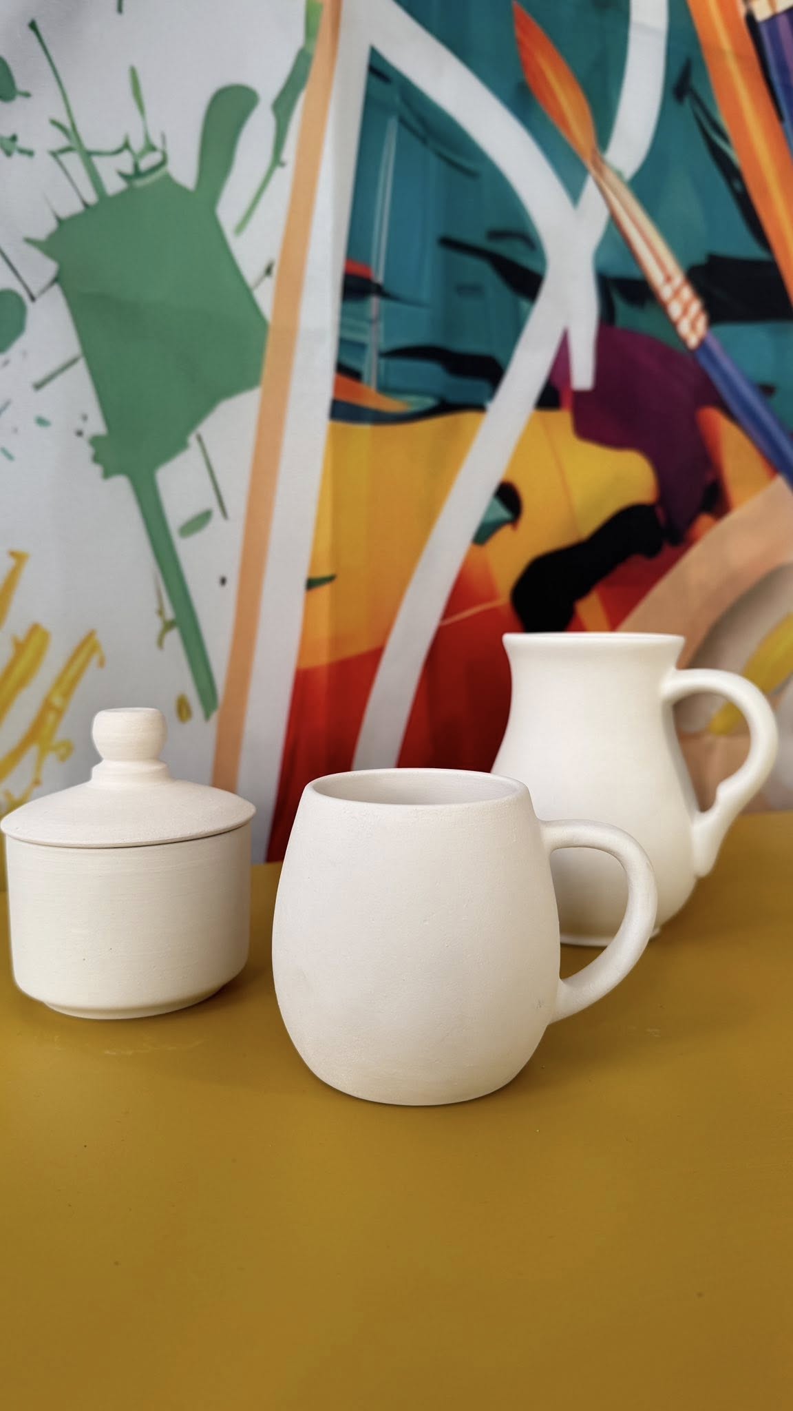 Топъл, огрян от слънце изглед към ателието на Glinity